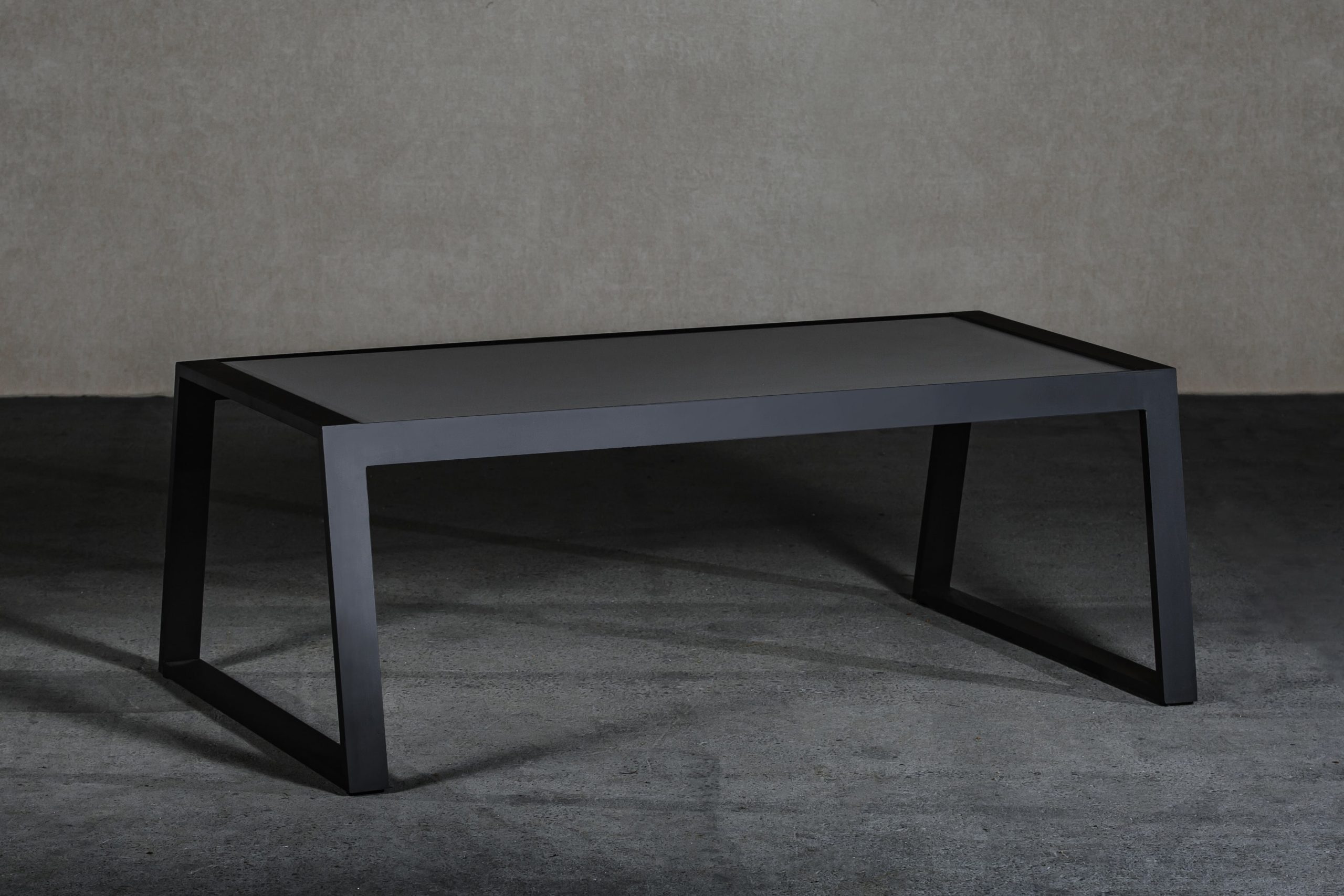 minimalist-black-coffee-table-room-lights-min